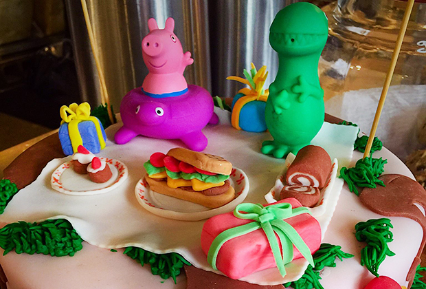 clemtines bakery birthday cakes peppa dinosaur cakes